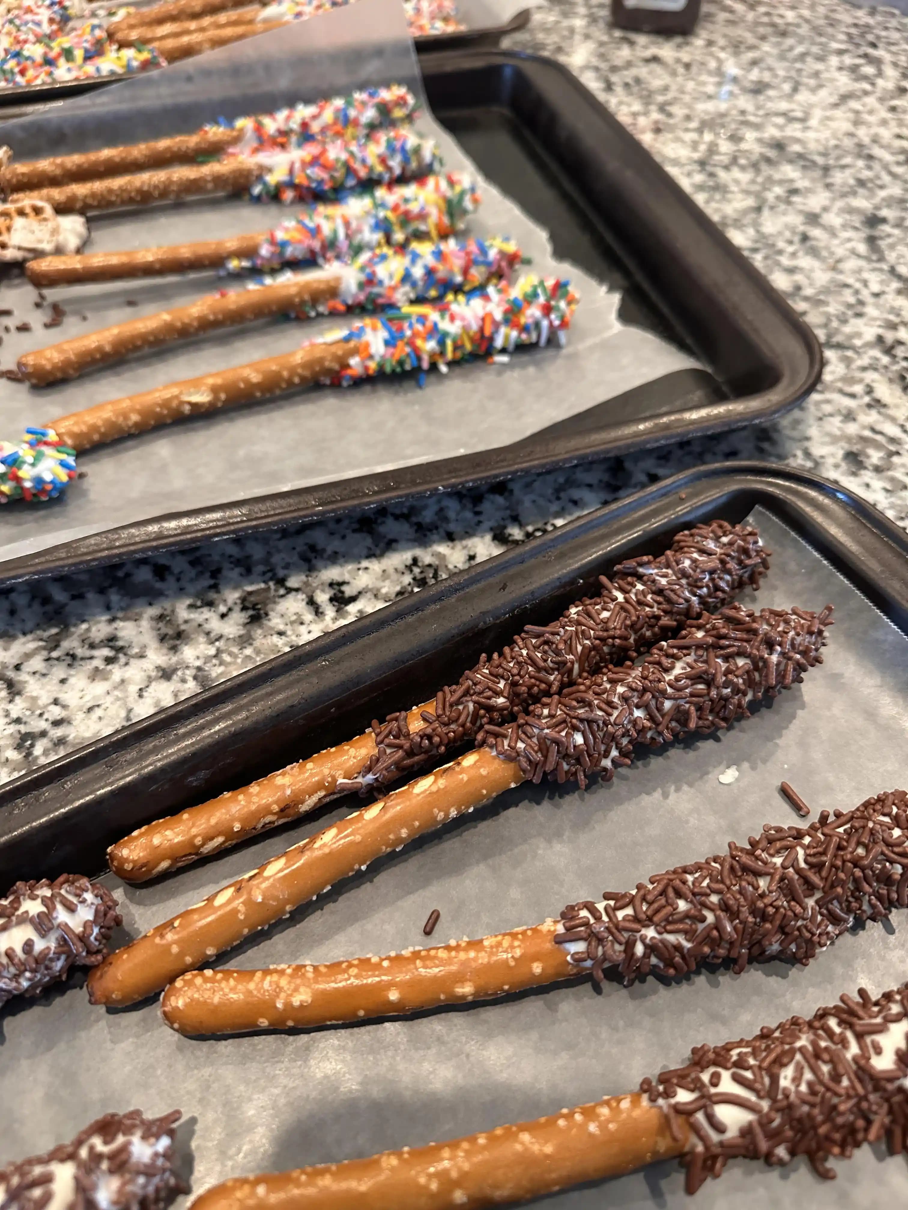 Çikolata ve Pretzel ile Pratik Tatlı-Tuzlu Atıştırmalık Hazırlama Yöntemi