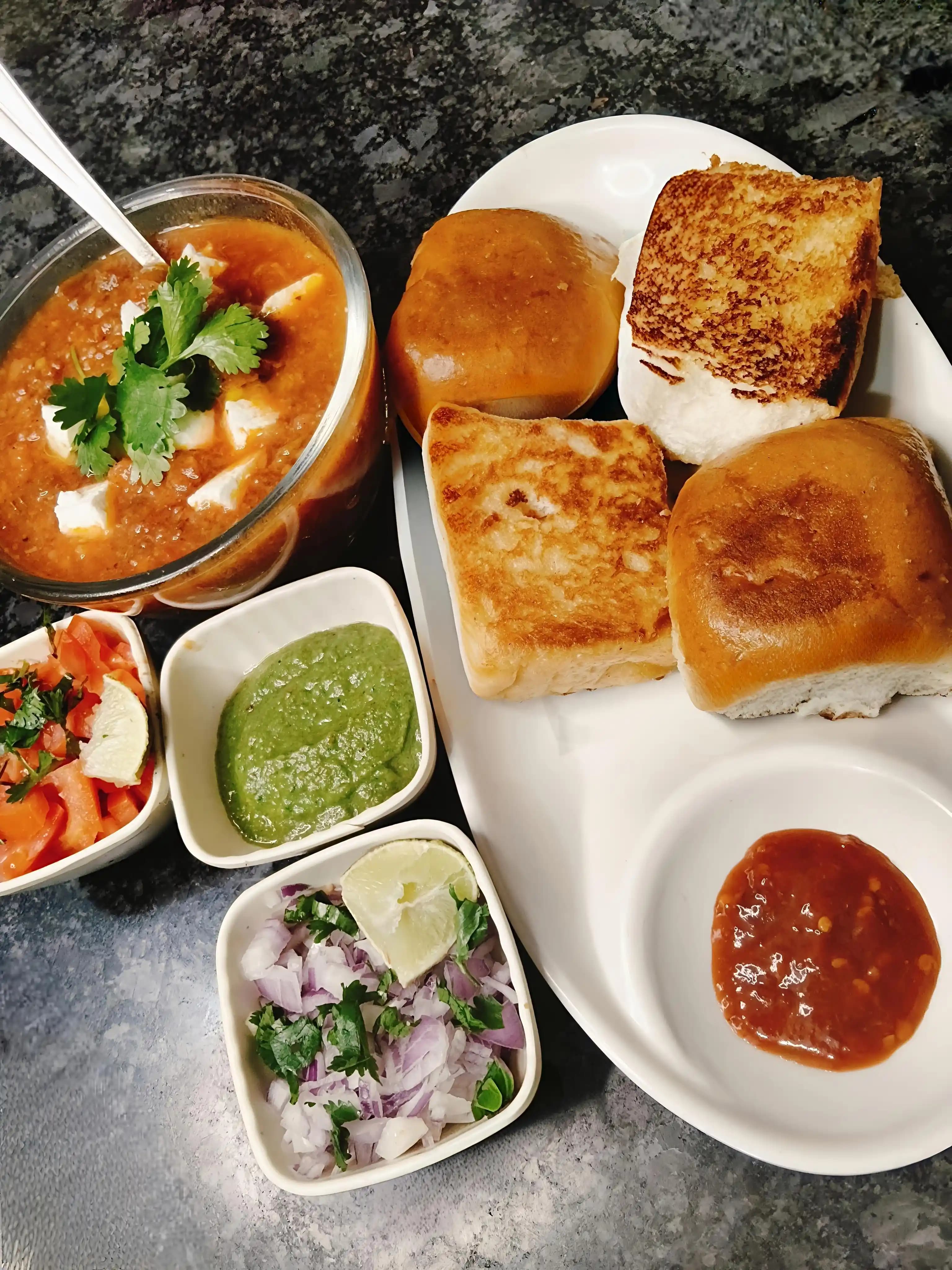 Evde Mumbai Usulü Pav Bhaji Tarifi: Otantik Sokak Lezzetini Deneyimleyin