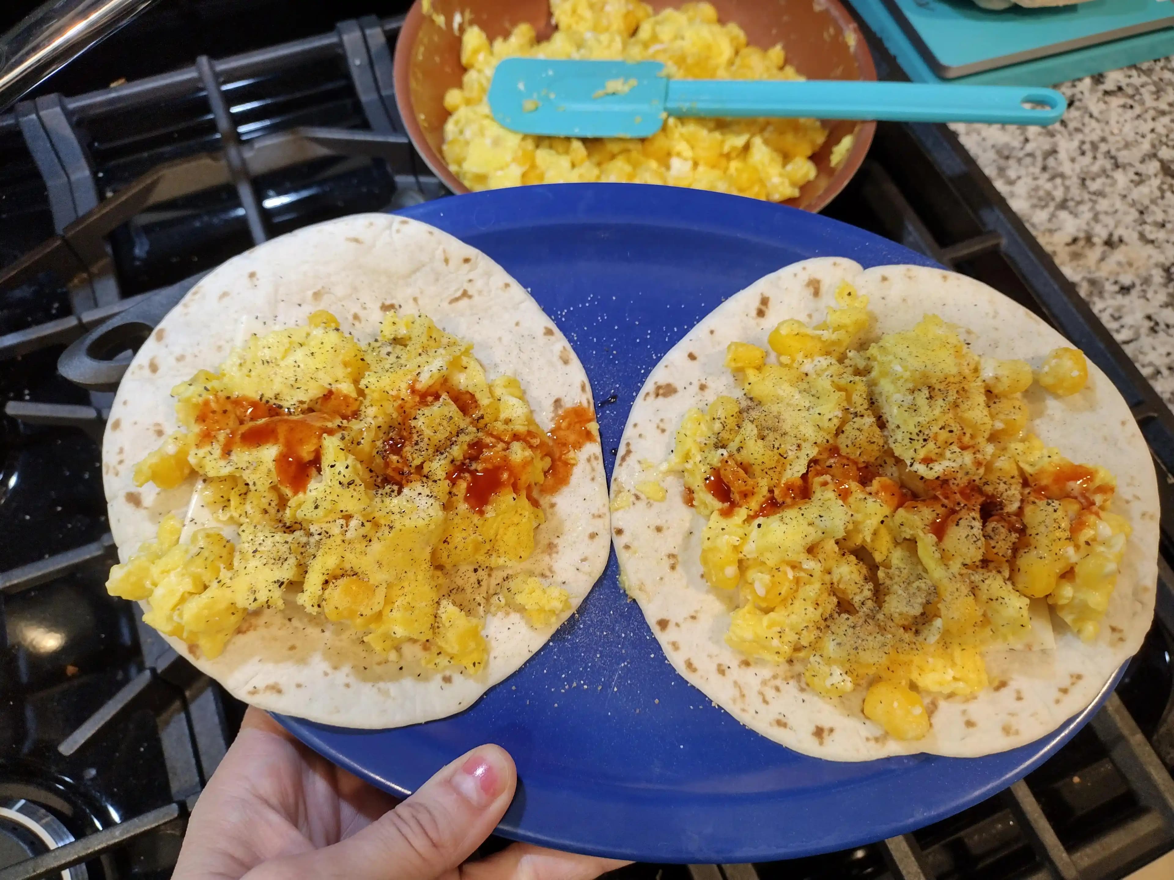 Hominy ve Yumurta ile Ekonomik ve Besleyici Aile Yemeği Hazırlama Yöntemi