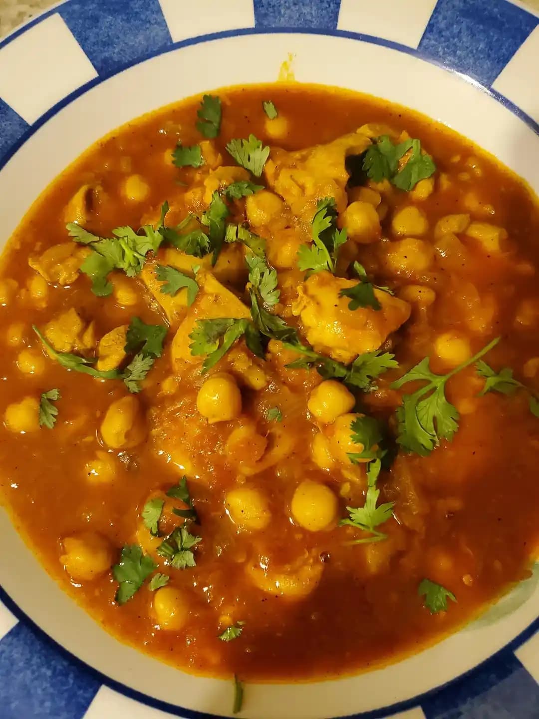 Nohut ve Kemiksiz Tavuk Butlarıyla Pratik ve Lezzetli Tavuk Köri Tarifi