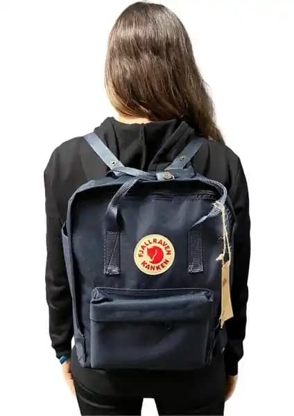 Kanken ve Nike Sırt Çantası Karşılaştırması: Malzeme, Tasarım ve Kullanım Özellikleri