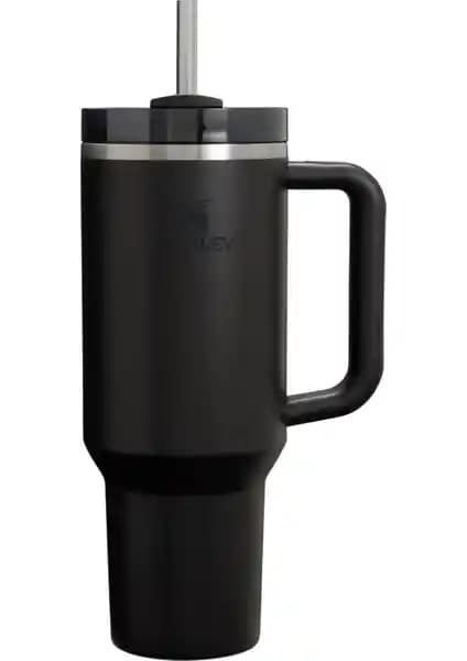 Stanley Termos Karşılaştırması: 1,18 Lt Neon Siyah ve 0,89 Lt Flip Straw Tasarımları