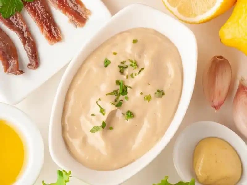 Evde Kolay ve Pratik Sezar Sosu Tarifi Salatalar ve Tavuk Yemekleri İçin Uygun