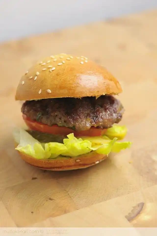 Evde Kolayca Hazırlanabilen Pratik Hamburger Köftesi Tarifleri ve Püf Noktaları