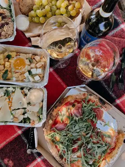 Gastronomik Kültürel Piknikler: Bölgesel Yemekler ve Yerel Malzemelerle Lezzetli Etkinlikler