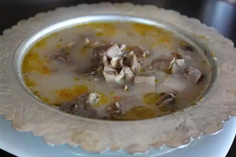 Geleneksel Kelle Paça Çorbası: Sağlık ve Lezzetin Buluştuğu Türk Mutfağı Yemeği