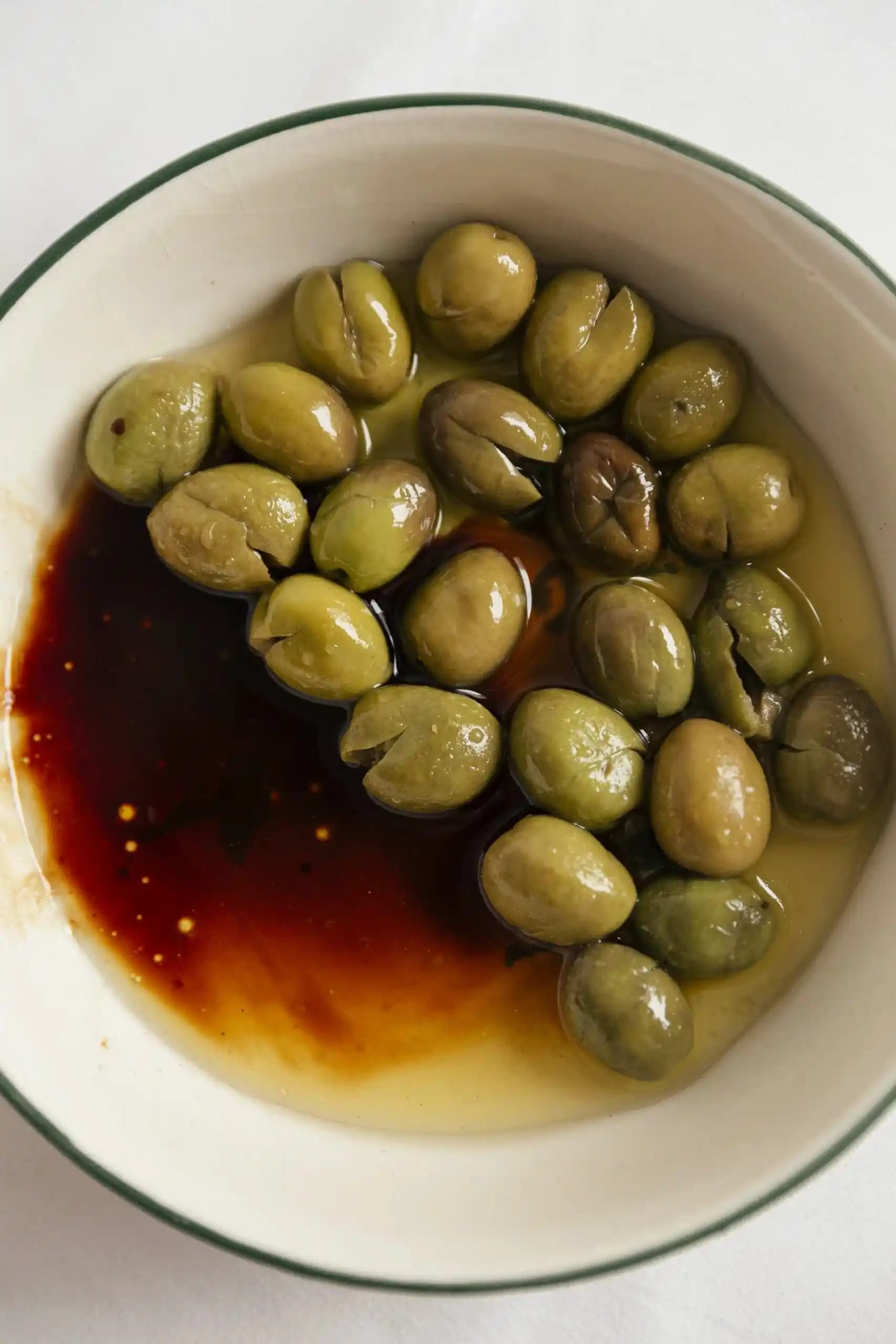 Geleneksel ve Doğal Kırma Yeşil Zeytin: Sağlık ve Lezzetin Buluşması