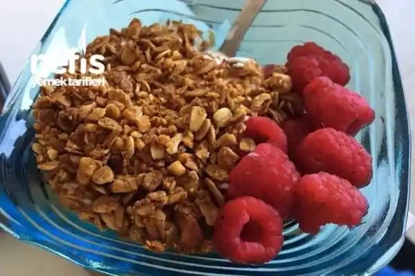 Granola Atıştırmalıkları: Sağlıklı ve Pratik Alternatifler ile Dengeleyici Beslenme