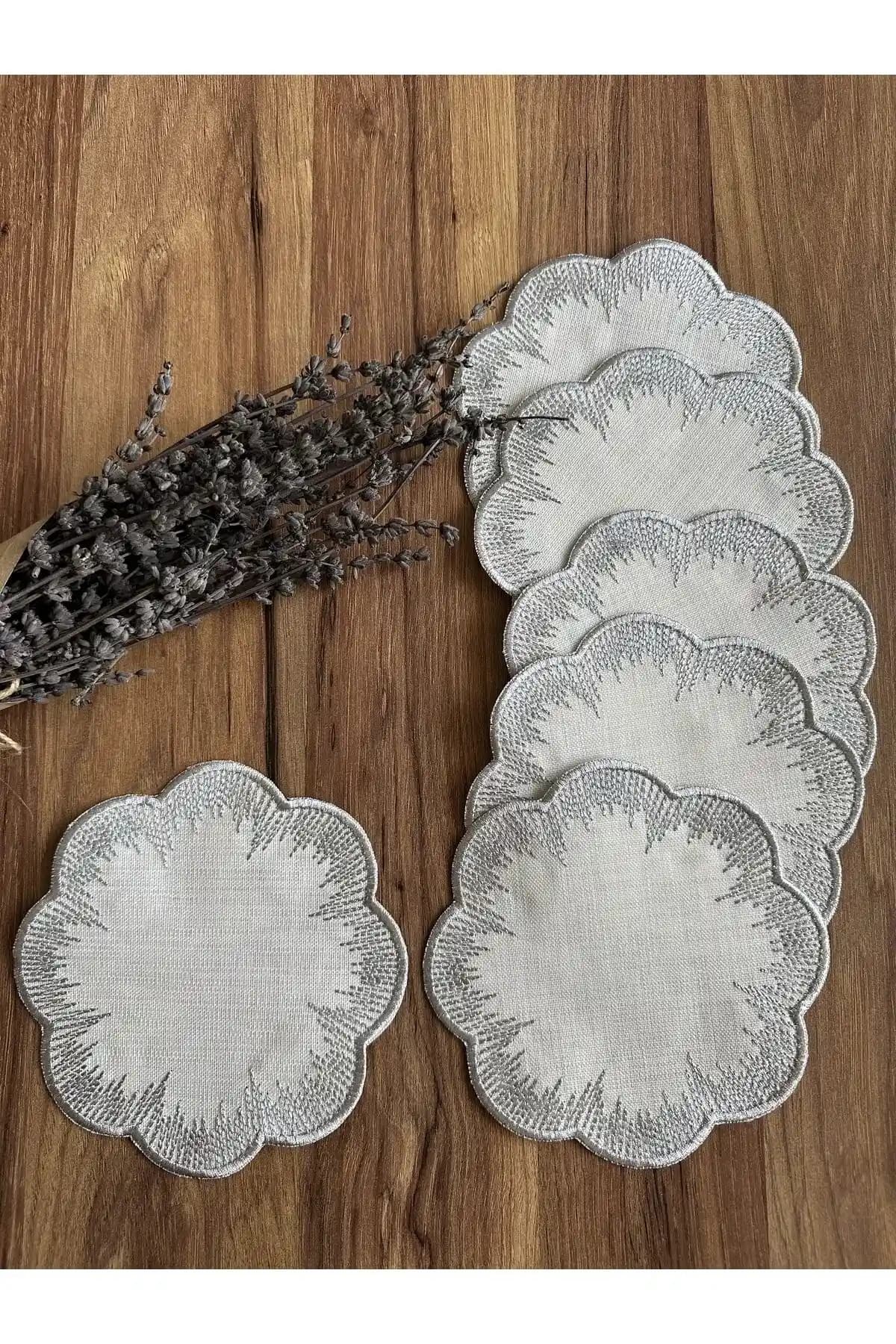 Gümüş Süslemeli Kokteyl Peçeteleri ile Şıklık ve Zarafetin Detaylarda Saklı Olduğu Anlar