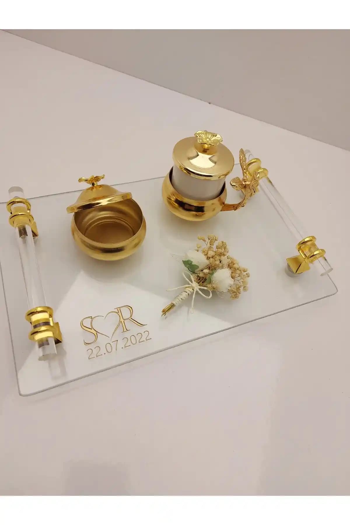 Hediye İçin İki Şık Cam Tepsi Seçenekleri ve Kullanım Alanları