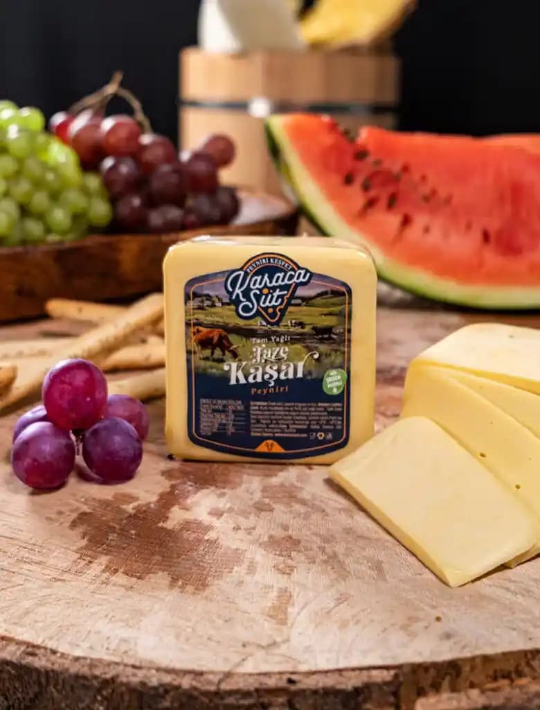 Karaca Tam Yağlı Tatlı Peyniri: Lezzetli ve Çok Yönlü Kullanım İmkanı Sunan Ürün