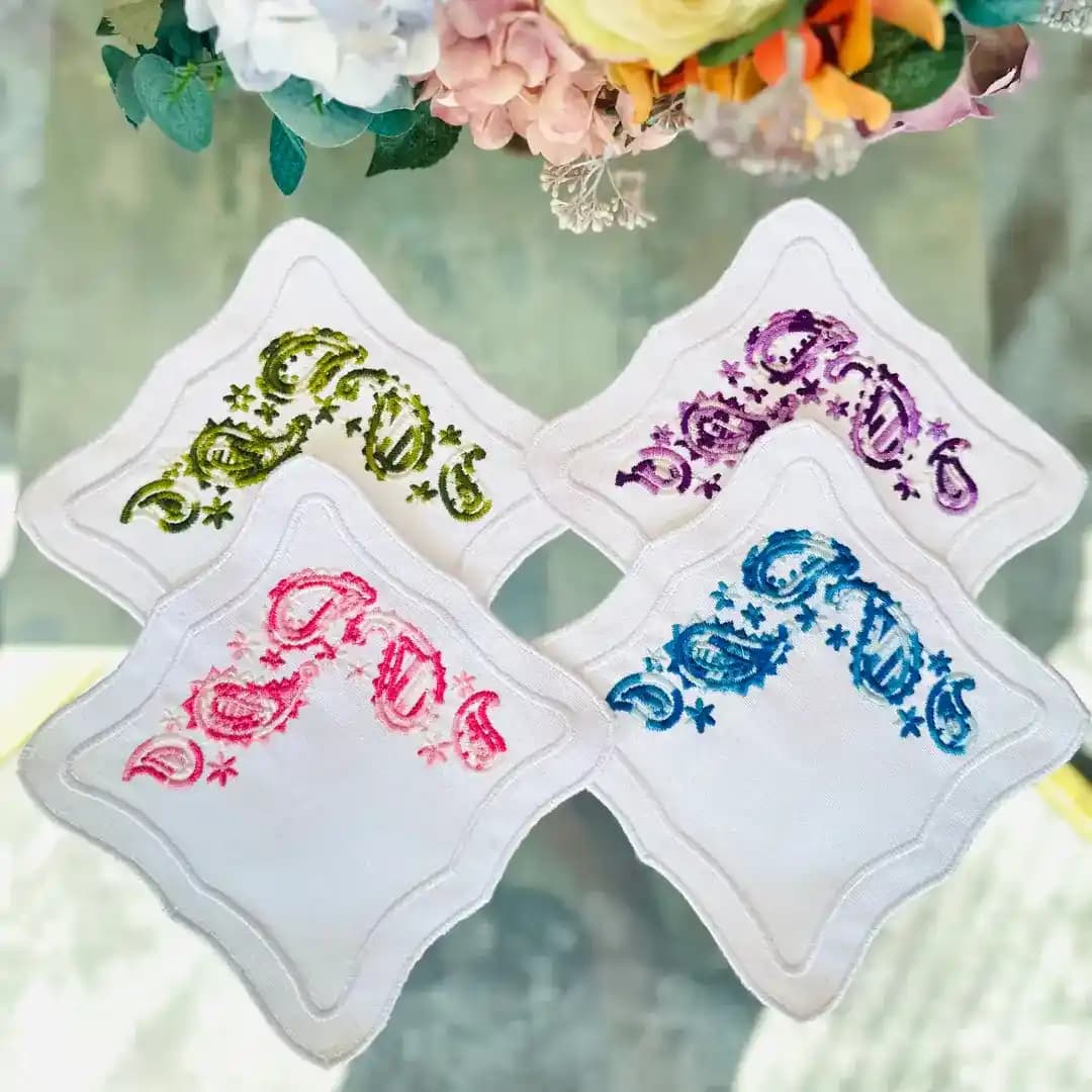 Kokteyl Peçetelerinde Renk ve Detayların Estetik ve Fonksiyonel Önemi