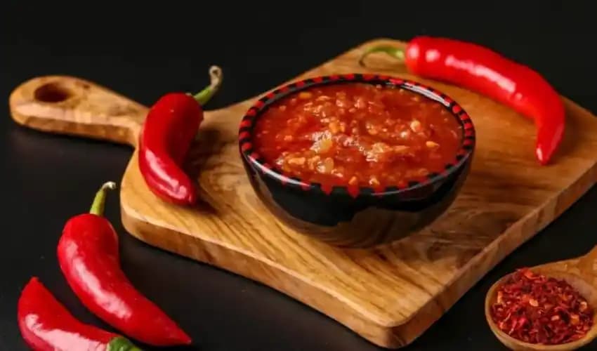 Kuzey Afrika Mutfağında Harissa Sosu: Kökenleri, Tarifleri ve Kullanım Alanları