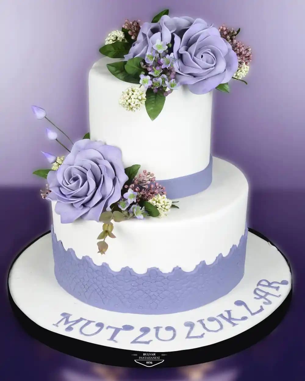 Lila Renkli Kutlama Pastalarının Günümüzdeki Yeri ve Önemi Hakkında Detaylı Bilgi