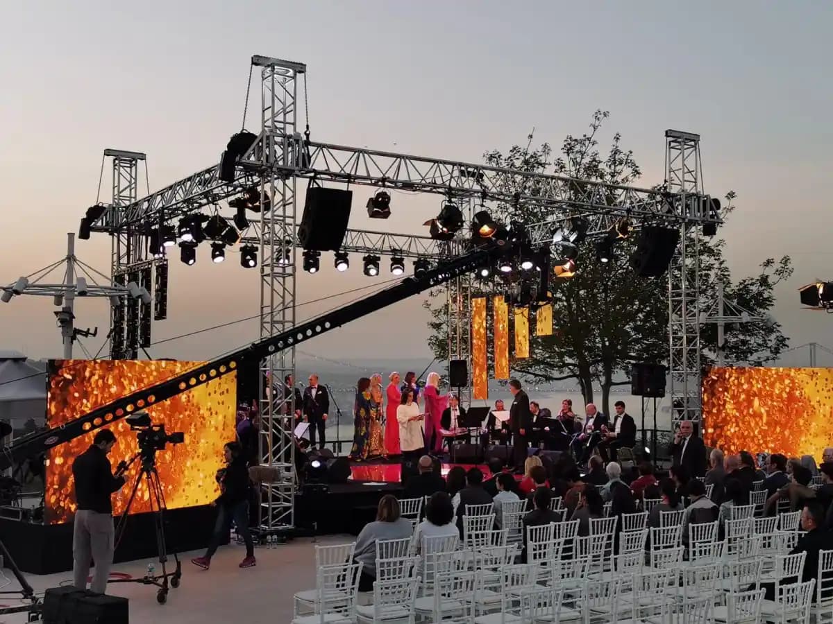 Modern Şık Ses ve Işık Sistemleri ile Ev ve Hobi Alanlarınızı Yeniden Tasarlayın