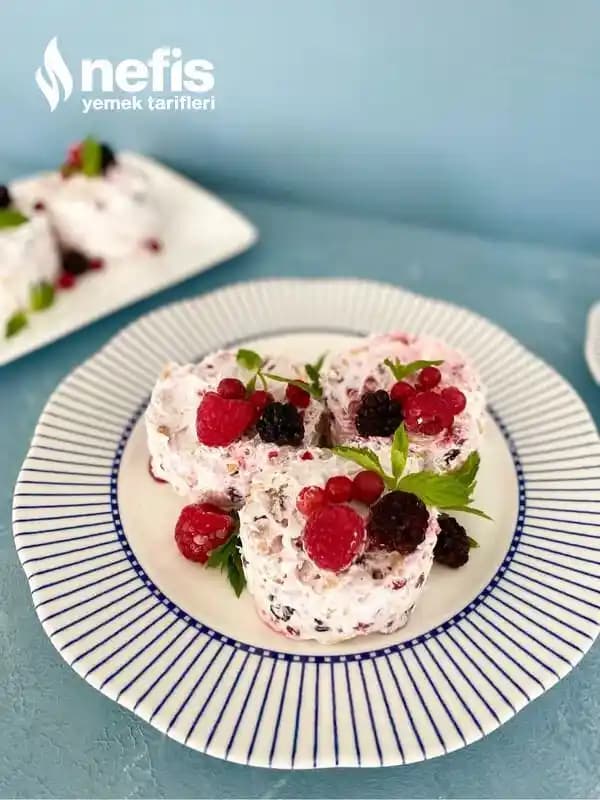 Orman Meyveli Yaz Meyvesi Karışımı: Sağlıklı ve Lezzetli Bir Yaz Atıştırmalığı Seçeneği