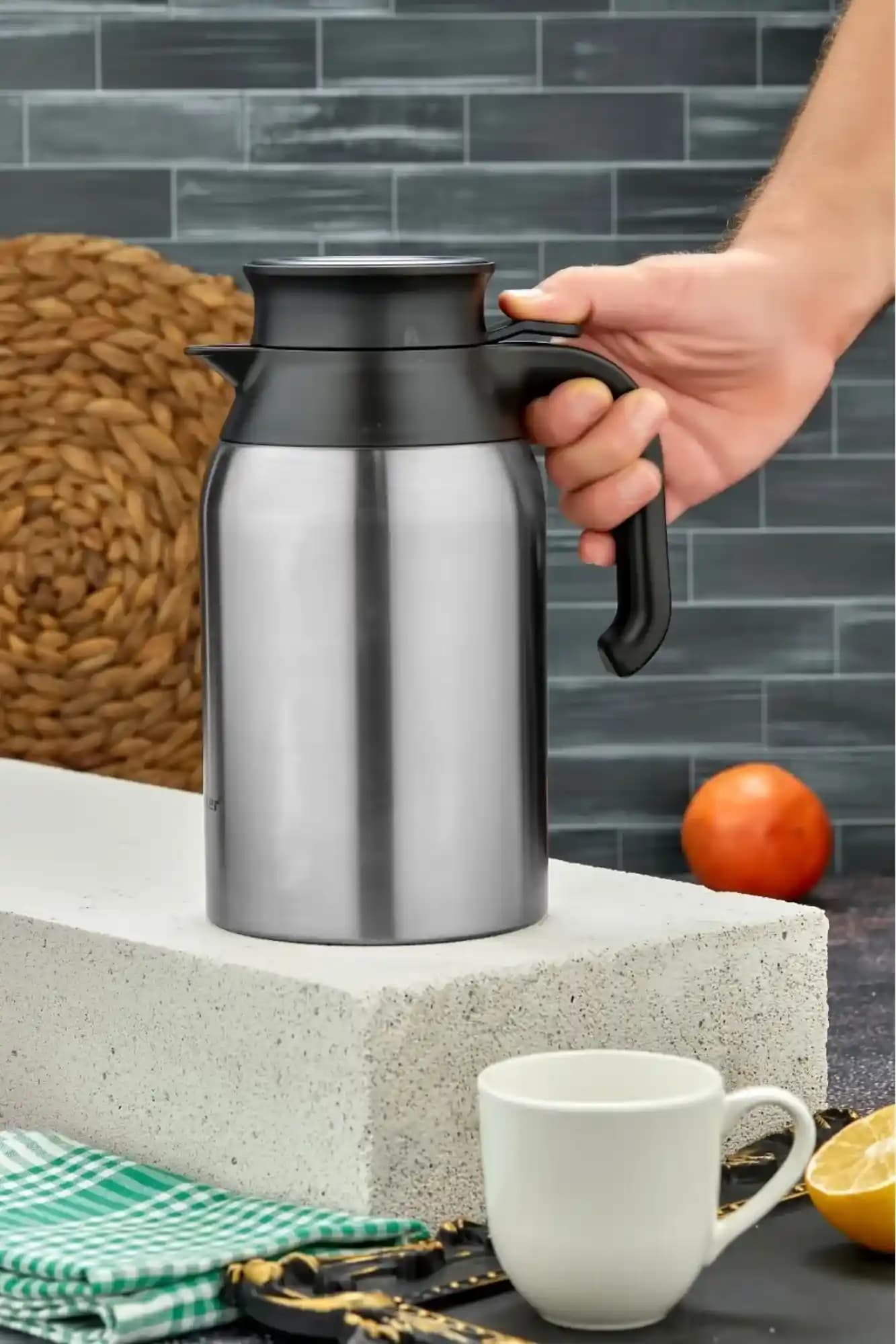 Pratik Termoslar: Seyahat ve Günlük Kullanım İçin Dayanıklı ve İşlevsel Çözümler