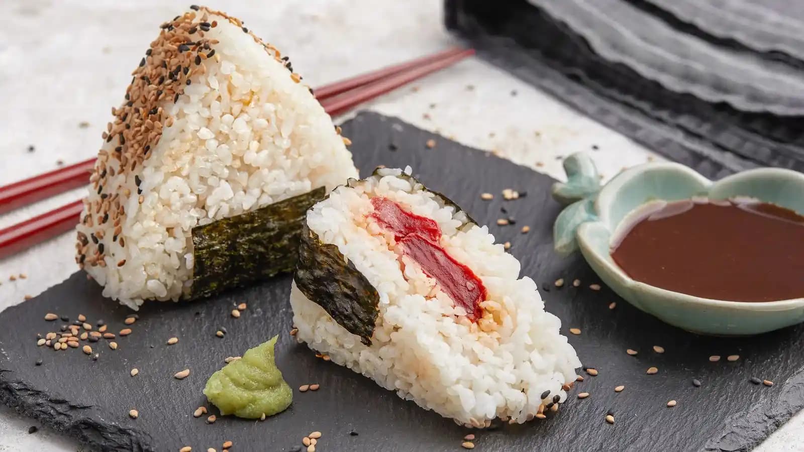Sağlıklı Onigiri Tarifleri ve Geleneksel Japon Mutfağından İlham Alan Alternatifler