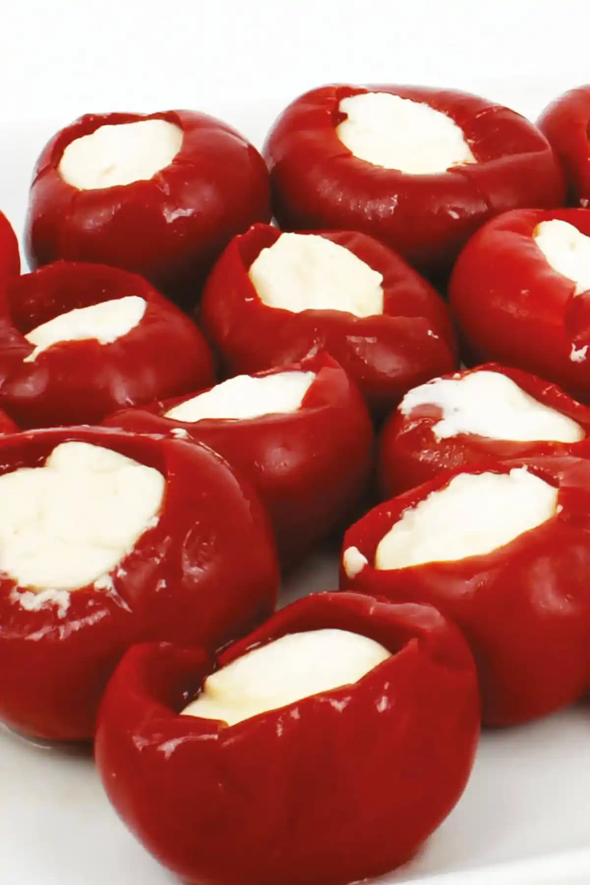 Sağlıklı Peynir Dolgulu Biberler: Doğal ve Lezzetli Atıştırmalık Seçenekleri