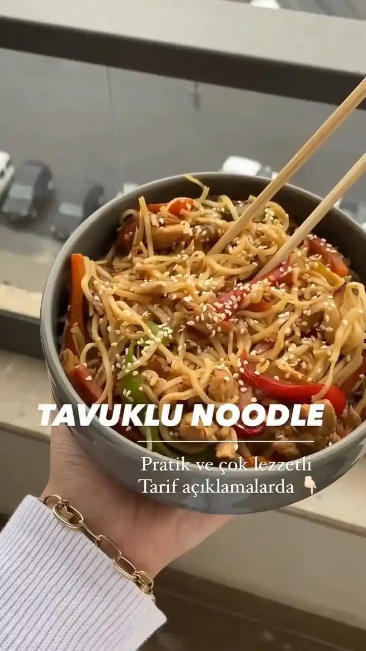 Sağlıklı Tavuk Noodle Tarifleri ve Alternatifleriyle Lezzetli ve Düşük Kalorili Yemekler
