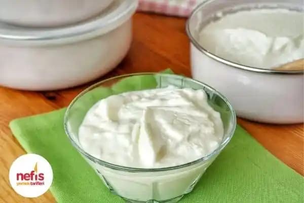 Süzme Yoğurdun Besin Değeri ve Sağlık Faydaları Hakkında Kapsamlı Bilgi