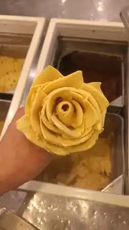 Türk Mutfağında Balkaymak Dondurma: Geleneksel ve Modern Kullanım Özellikleri