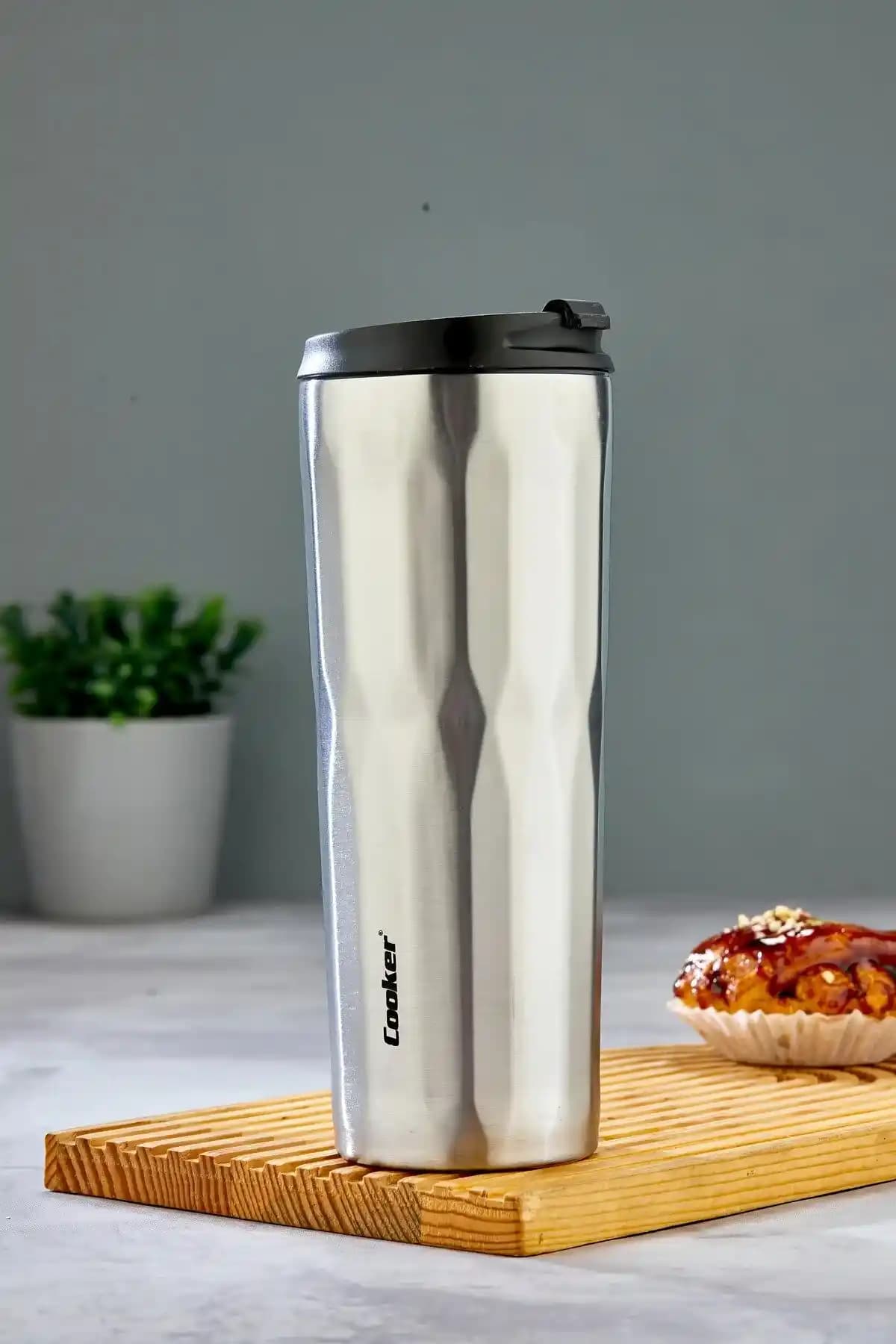 Uzun Süre Sıcak Tutan Çay Termosu: Günümüz Pratikliğinde En İyi Seçenekler ve Özellikler