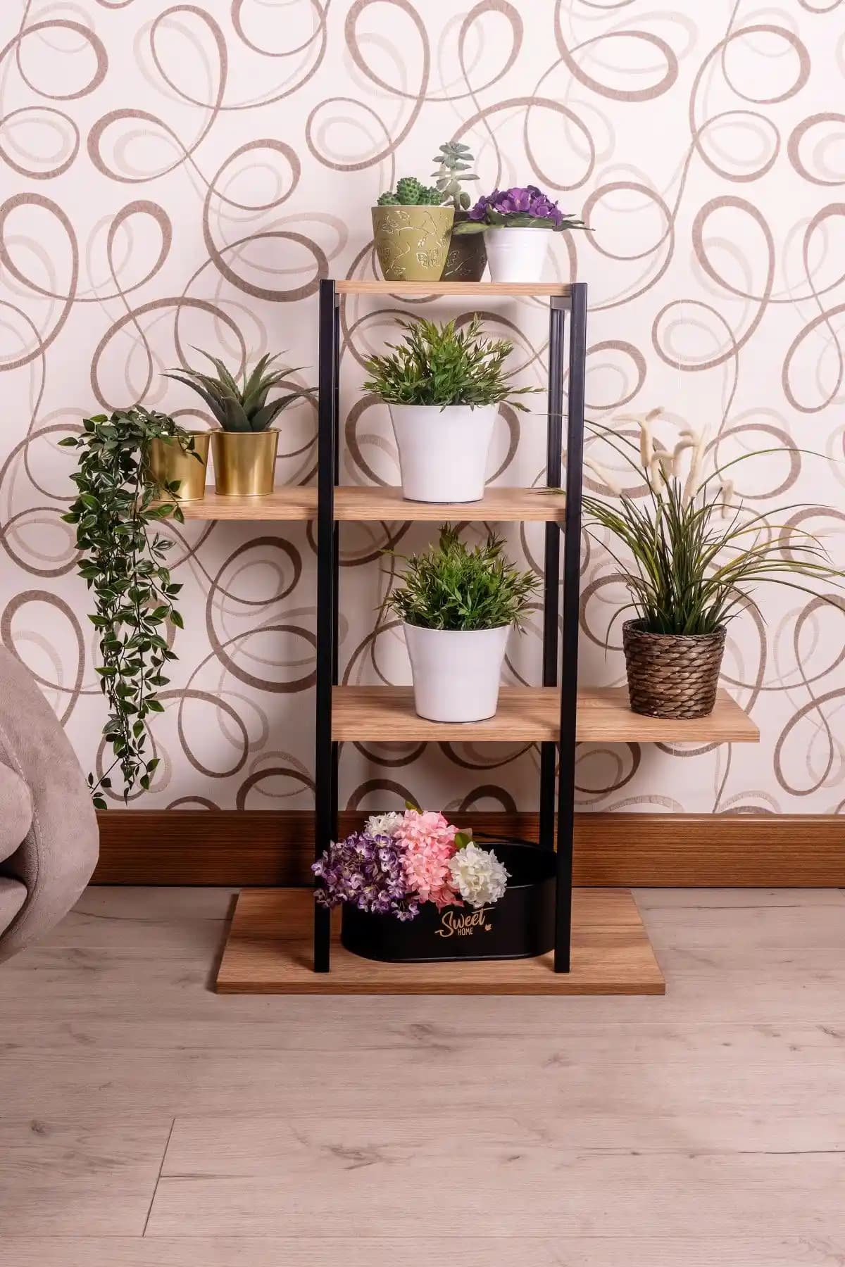 Metal Ayaklı Saksı Standları ile Modern ve Dayanıklı Dekorasyon Çözümleri