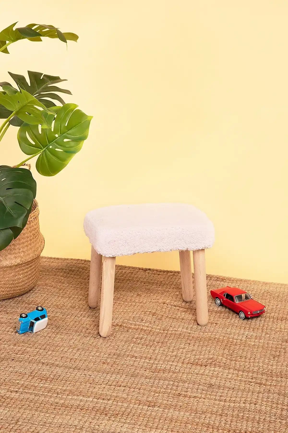 Evde Güvenli ve Ergonomik Çocuk Taburesi Seçimi ve Bakımı Rehberi
