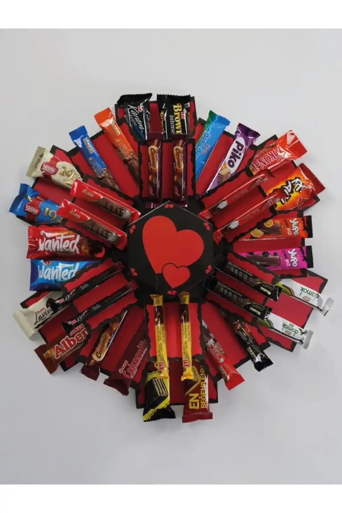 Lüks ve Kalite İmajıyla Çikolatalar: Malzeme, Tasarım ve Marka Unsurlarının Rolü