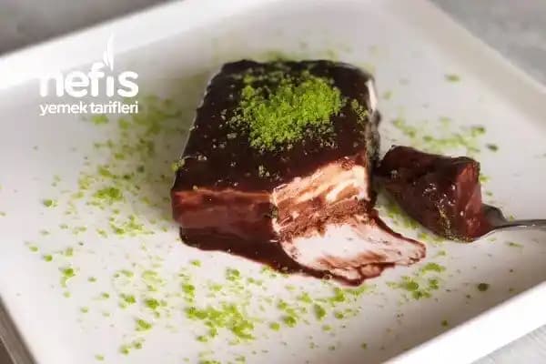 Toplantılar İçin Çikolata Soslu Tatlılar: Lezzet ve Sunumun Uyumuyla Öne Çıkma