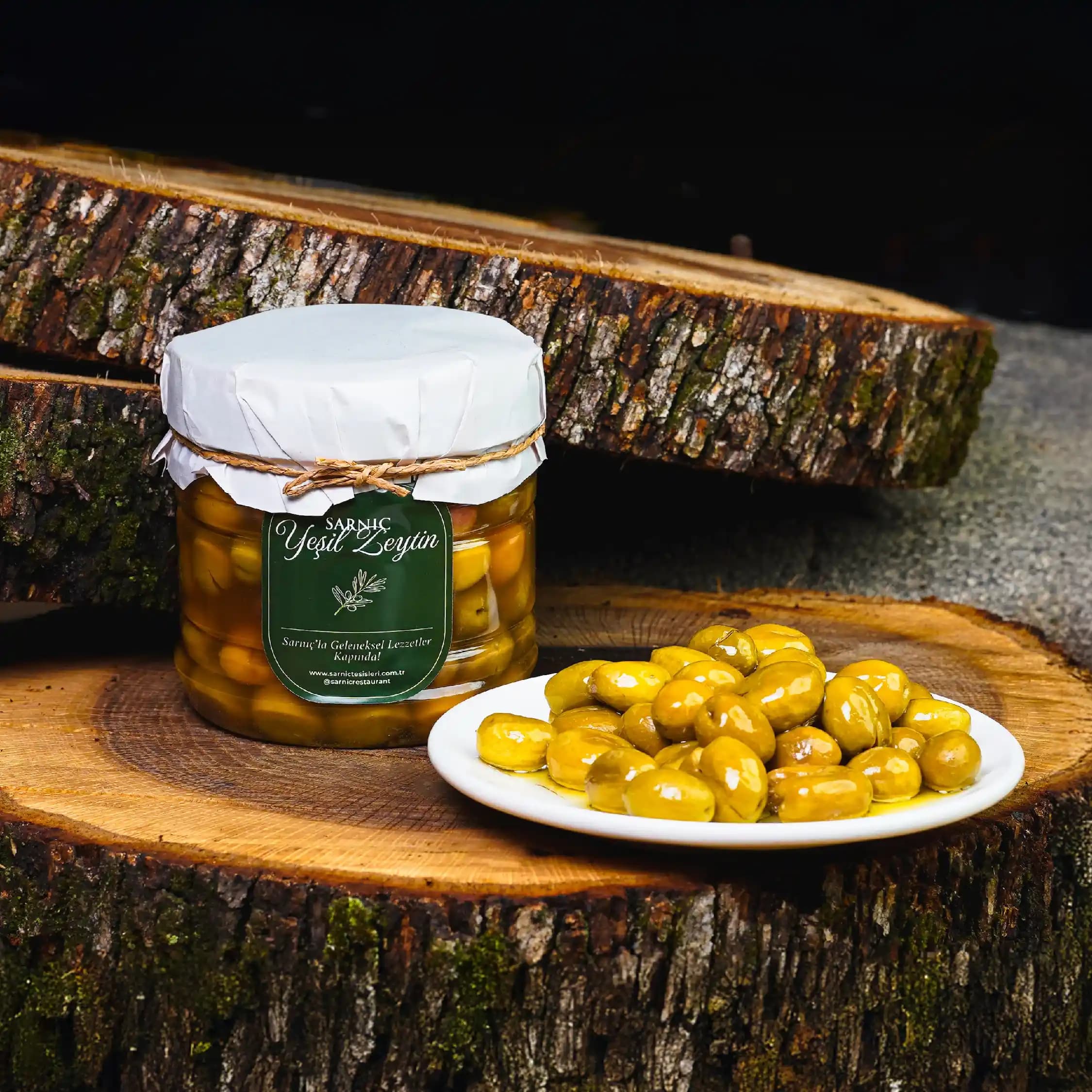Yeşil Zeytin: Doğal ve Geleneksel Yöntemlerle Hazırlanan Sağlıklı Gıda Seçeneği