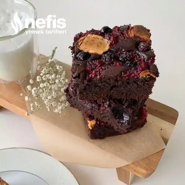 Yoğun Çikolatalı Browni Tarifi: Pratik ve Lezzetli Bir Tatlı Seçeneği