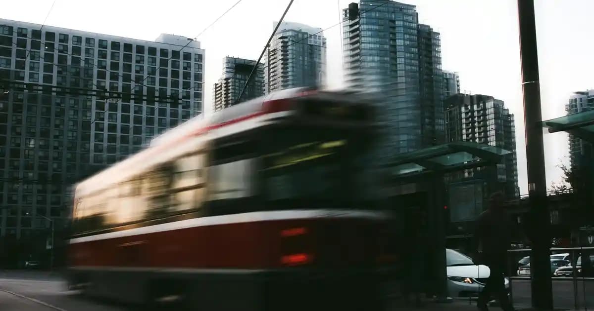 Hazır Çikolata Soslu Kek: Pratik ve Lezzetli Tariflerle Tatlı Keyfi