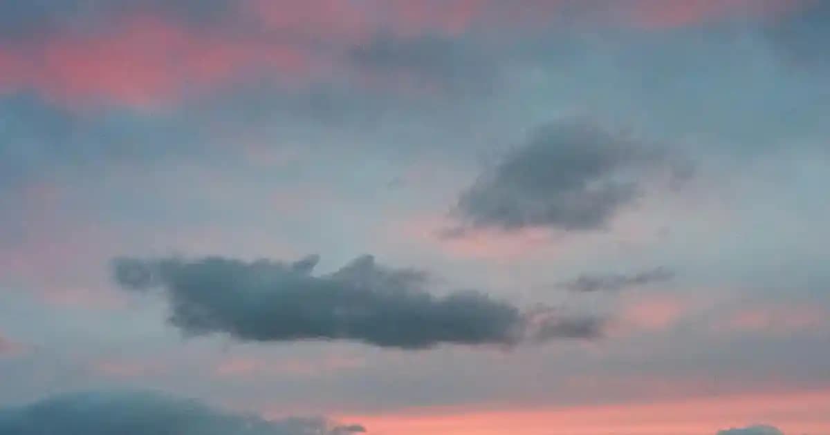 Kırmızı Şeker Hamuru ile Pastalarınıza Renk ve Şıklık Katmanın Yöntemleri