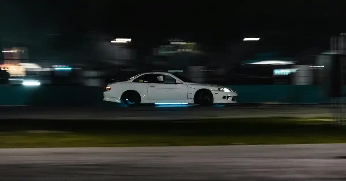 Metalia Esil 4 Kapılı 2 Çekmeceli Aynalı Beyaz Gardrop Modern ve İşlevsel Tasarım